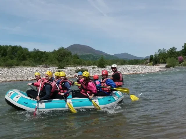 Rafting στην σκιά των Ιερών Βράχων