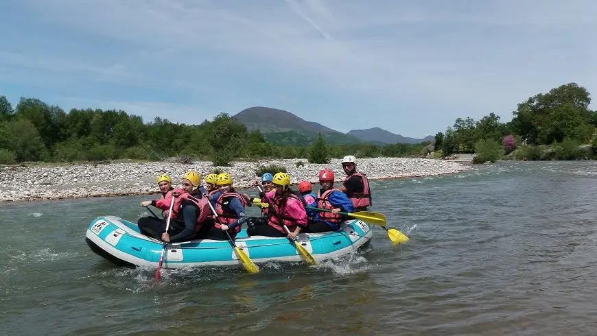 Rafting στην σκιά των Ιερών Βράχων