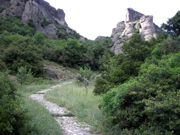 Πεζοπορία στο Γεωπάρκο Πύλης-Μετεώρων: Ανακαλύπτοντας τη Μοναδική Φύση της Περιοχής